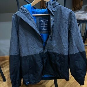 Like new! American Eagle Lightweight Jacket w hood, size sm. Zip & snap front.